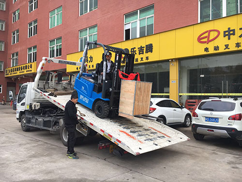 廈門電動(dòng)叉車公司，銷售比亞迪電動(dòng)叉車2.5噸一臺(tái)