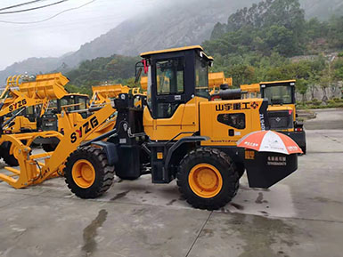 恭喜羅總喜提新車，山宇裝載機(jī)940走起，山宇重工，助您成功！